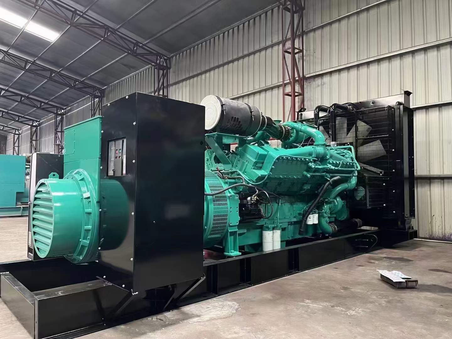 平江如何降低 800kW 柴油发电机输出电流的波动？