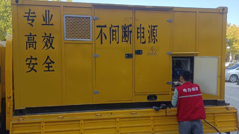 平江柴油发电机组和UPS电源配合使用时，如何避免切换过程中的电力中断？